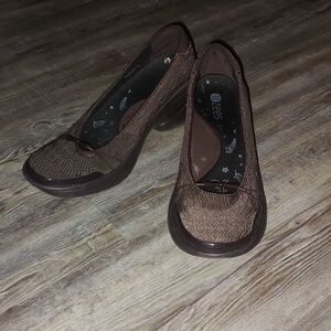 Bzees Womens Electric Pump Shoes Brown Wedge Heel Embellished Slip Ons Sz 9.5